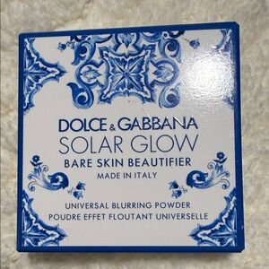 Dolce & Gabbana Solar Glow Blurring Powder in Blue and White